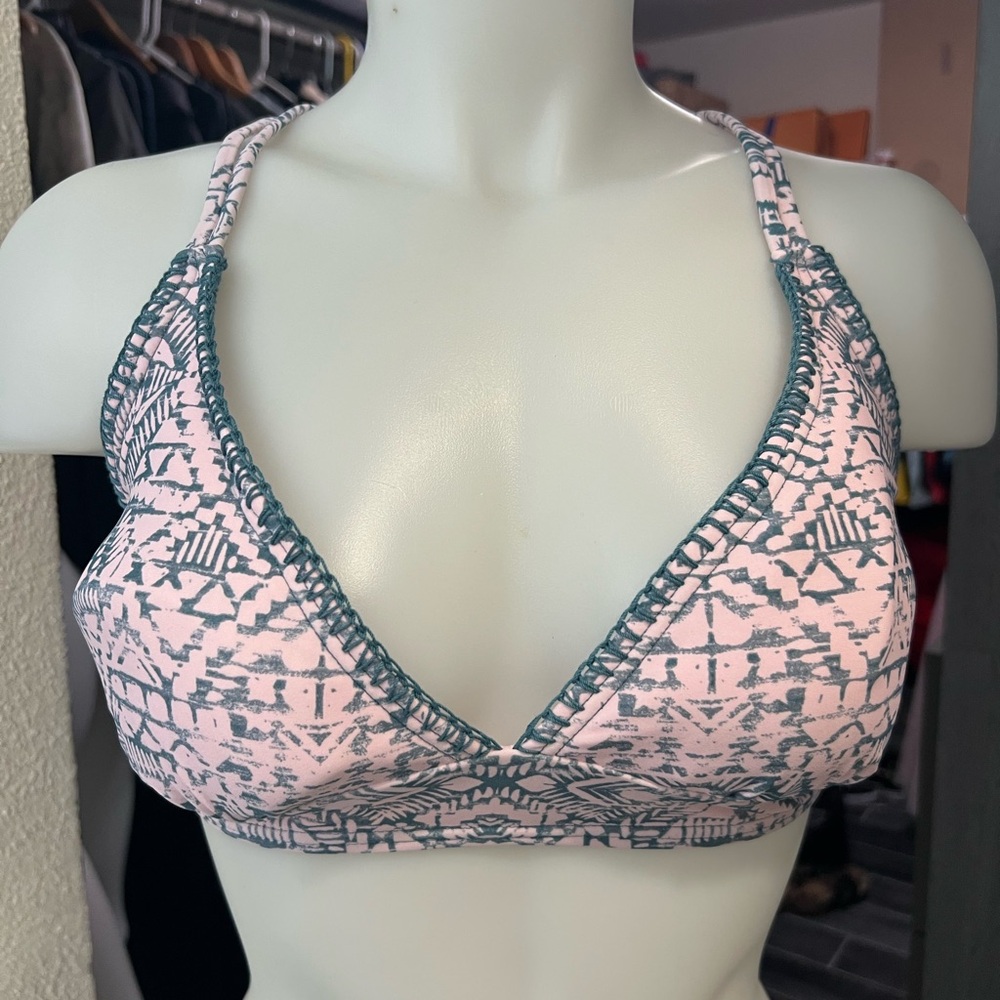 Xhilaration Blue & Pink Patterned Bikini Top